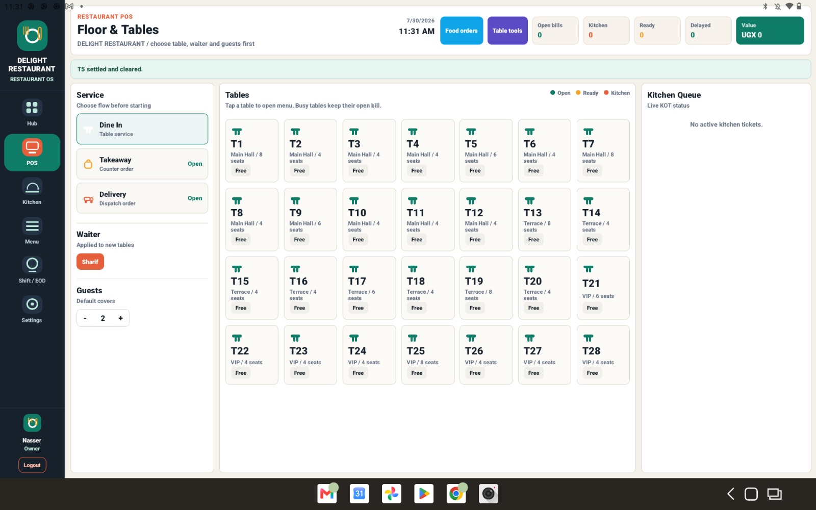 Restaurant POS screen showing tables, service modes and kitchen queue